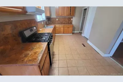 62 Catharine St, Poughkeepsie, NY 12601 - Photo 3