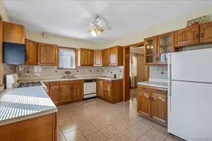 14-27 145th Pl, Whitestone, NY 11357 - Photo 9