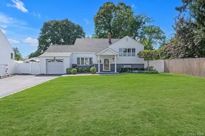 10 Peachtree Lane, Huntington Station, NY 11746 - Photo 1