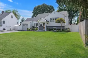 10 Peachtree Ln, Huntington Station, NY 11746 - Photo 3