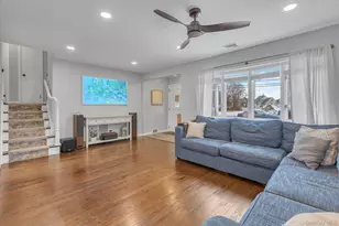 10 Peachtree Ln, Huntington Station, NY 11746 - Photo 7