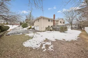 14 Jeffrey Ln, Great Neck, NY 11020 - Photo 15