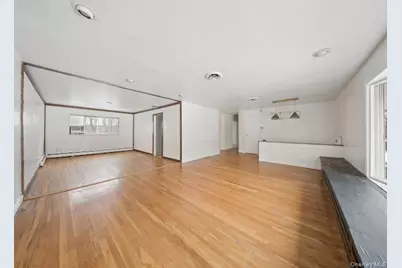 14 Jeffrey Lane, Great Neck, NY 11020 - Photo 3