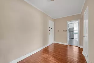 2 Town House Pl, Great Neck, NY 11021 - Photo 3