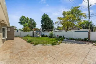 36 Robin Ln, Levittown, NY 11756 - Photo 27