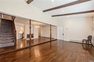 36 Robin Ln, Levittown, NY 11756 - Photo 9