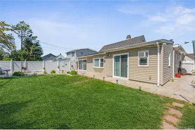 36 Robin Lane, Levittown, NY 11756 - Photo 25