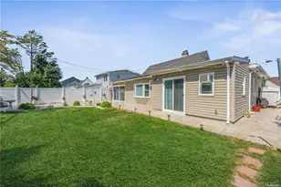 36 Robin Ln, Levittown, NY 11756 - Photo 25