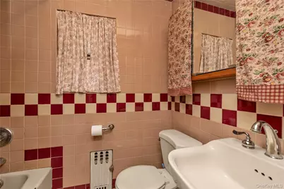 70 Lyon Place, Lynbrook, NY 11563 - Photo 11