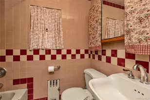 70 Lyon Pl, Lynbrook, NY 11563 - Photo 11