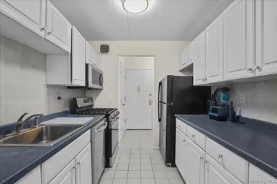 200 Diplomat Drive #3M, Mount Kisco, NY 10549 - Photo 5