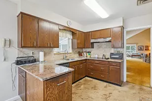 192 Bengeyfield Dr, East Williston, NY 11596 - Photo 9