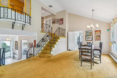 192 Bengeyfield Drive, East Williston, NY 11596 - Photo 3