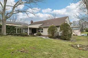 192 Bengeyfield Dr, East Williston, NY 11596 - Photo 17