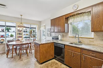 192 Bengeyfield Drive, East Williston, NY 11596 - Photo 7