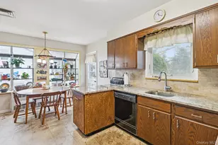 192 Bengeyfield Dr, East Williston, NY 11596 - Photo 7