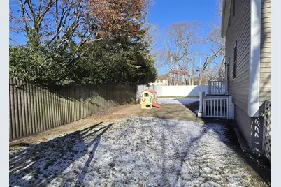 100 Lake Promenade, Ronkonkoma, NY 11779 - Photo 15