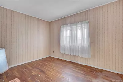 191 N Albany Avenue, Massapequa, NY 11758 - Photo 7