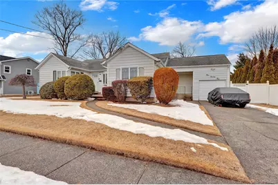 191 N Albany Avenue, Massapequa, NY 11758 - Photo 21