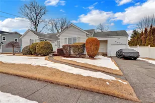 191 N Albany Ave, Massapequa, NY 11758 - Photo 21