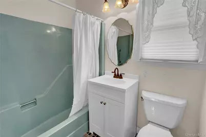 191 N Albany Avenue, Massapequa, NY 11758 - Photo 17