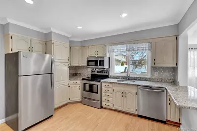 191 N Albany Avenue, Massapequa, NY 11758 - Photo 9