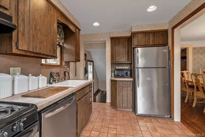 13 Everett Street, Lynbrook, NY 11563 - Photo 9