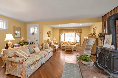 13 Everett Street, Lynbrook, NY 11563 - Photo 3