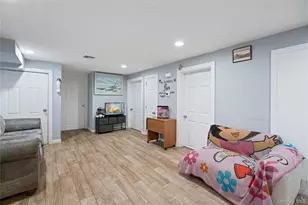 109 New York Ave, Bay Shore, NY 11706 - Photo 15