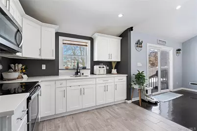 109 New York Avenue, Bay Shore, NY 11706 - Photo 9