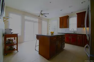 141 Friendship Ct, White Plains, NY 10603 - Photo 13