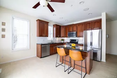 141 Friendship Court, White Plains, NY 10603 - Photo 11