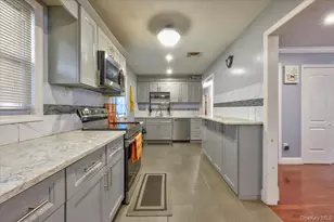 1662 Greenway Blvd, Valley Stream, NY 11580 - Photo 7