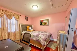 1662 Greenway Blvd, Valley Stream, NY 11580 - Photo 13