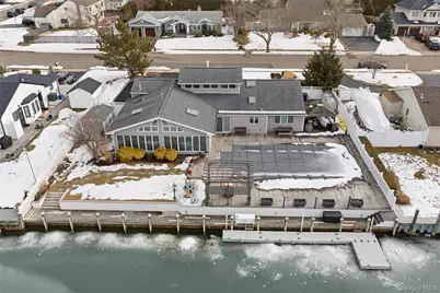 21 Shore Drive W, Copiague, NY 11726 - Photo 3