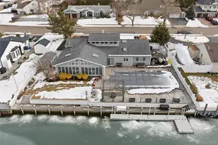 21 Shore Dr W, Copiague, NY 11726 - Photo 3