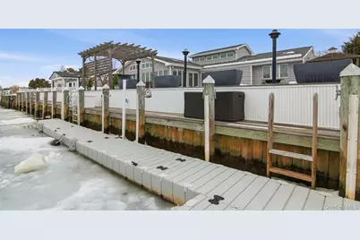 21 Shore Drive W, Copiague, NY 11726 - Photo 29