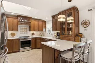 21 Shore Dr W, Copiague, NY 11726 - Photo 9