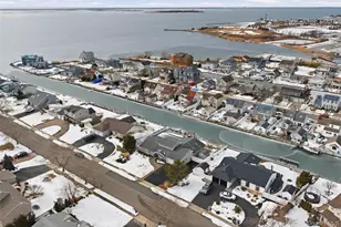 21 Shore Dr W, Copiague, NY 11726 - Photo 5