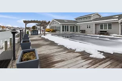 21 Shore Drive W, Copiague, NY 11726 - Photo 27