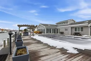 21 Shore Dr W, Copiague, NY 11726 - Photo 27