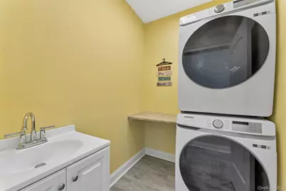 890 S Long Beach Avenue, Freeport, NY 11520 - Photo 25