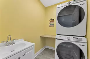 890 S Long Beach Ave, Freeport, NY 11520 - Photo 25