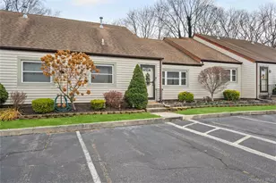 617 Lake Ct, Middle Island, NY 11953 - Photo 3