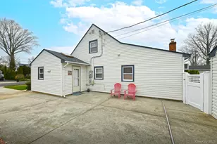 232 Old Farm Rd, Levittown, NY 11756 - Photo 27