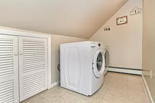 232 Old Farm Rd, Levittown, NY 11756 - Photo 19