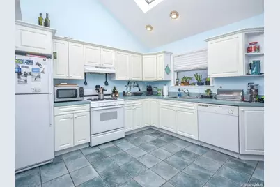 14 Hillcrest Street, Huntington, NY 11743 - Photo 13