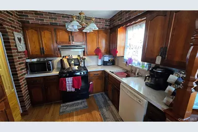 32 Butler Boulevard, Elmont, NY 11003 - Photo 15