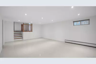 22 Marshall Lane, Westbury, NY 11590 - Photo 21