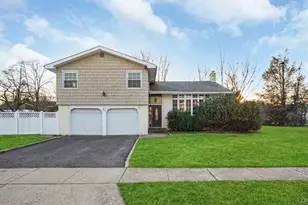 22 Marshall Ln, Westbury, NY 11590 - Photo 3